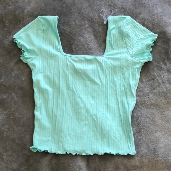 Tops - Basic 90’s inspired Shirt